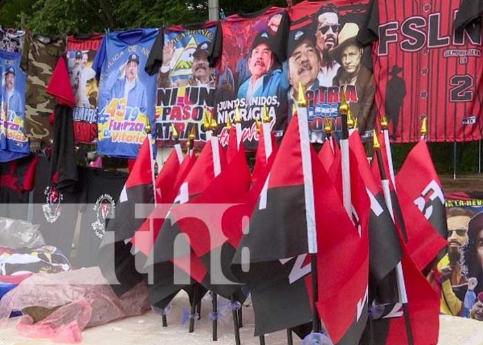 Comerciantes listos con artículos alusivos a la celebración del 19 de julio