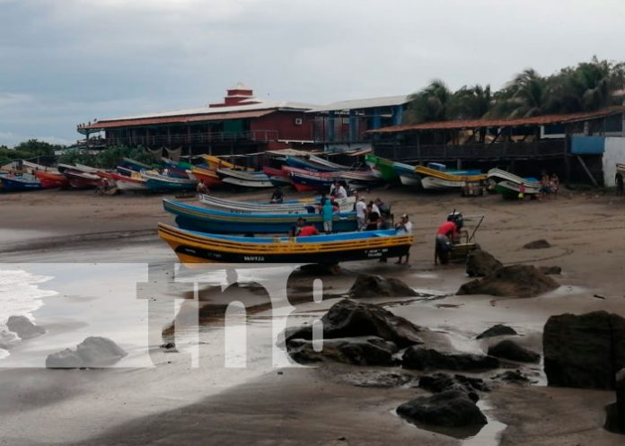 Lancha perdida con 5 tripulantes de Casares