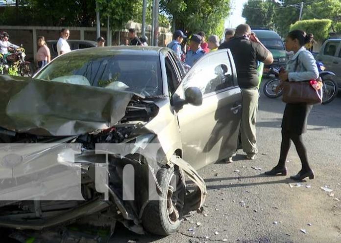 accidente-bandera-03 Accidente de tránsito en sector del busto de José Martí, Managua