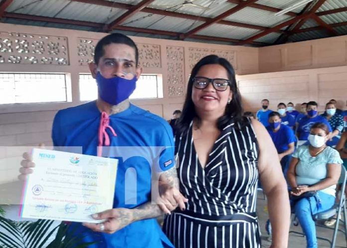 Culminación de cursos de alfabetización para reos de Granada