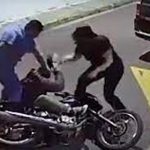 «Se volteo la tortilla» Pareja se resiste a robo y le da paliza al ladrón Pareja se resiste a robo y dan tremenda paliza al ladrón