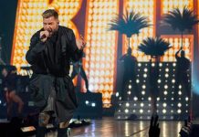 Atentos fans de Ricky Martin: Lanzó un nuevo disco llamado “Play” Ricky lanzó disco a casi una semana de caso judicial