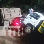 Camión cae en un puente en construcción en Matiguás