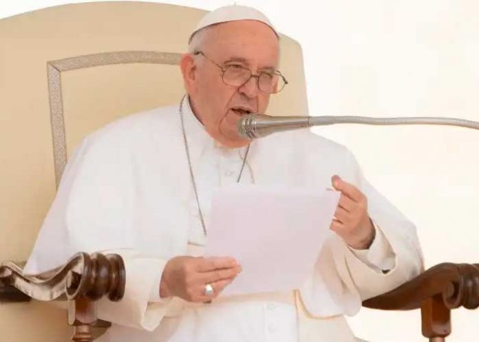 Esperan que el Papa pida perdón por décadas de abusos a niños indígenas