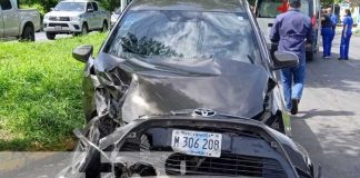 Accidente de tránsito con camioneta y vehículo en Managua