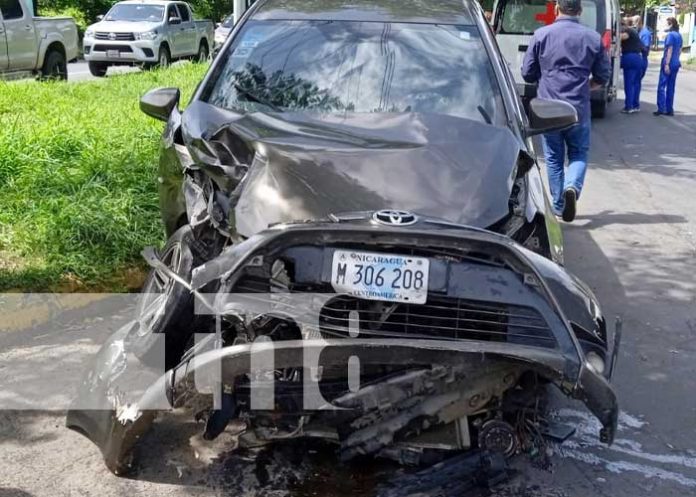 choque-doctora-2 Accidente de tránsito con camioneta y vehículo en Managua