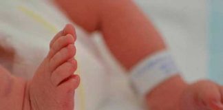 ¡Insólito! Muere bebé a las horas de nacer: Sus padres eran hermanos