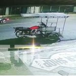 Colombiano se estrella con su moto y muere en un barrio de Managua (VIDEO) Escena de accidente mortal de tránsito en Managua