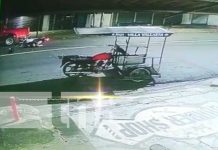 Colombiano se estrella con su moto y muere en un barrio de Managua (VIDEO) Escena de accidente mortal de tránsito en Managua