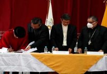 Movimiento indígena firma acta por la paz y cesan marchas en Ecuador Movimiento indígena firma acta por la paz y cesan marchas en Ecuador