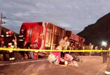 Nueve fallecidos tras vuelco de bus en la “curva de la muerte” de Ecuador Nueve fallecidos tras vuelvo de bus en la “curva de la muerte” en Ecuador