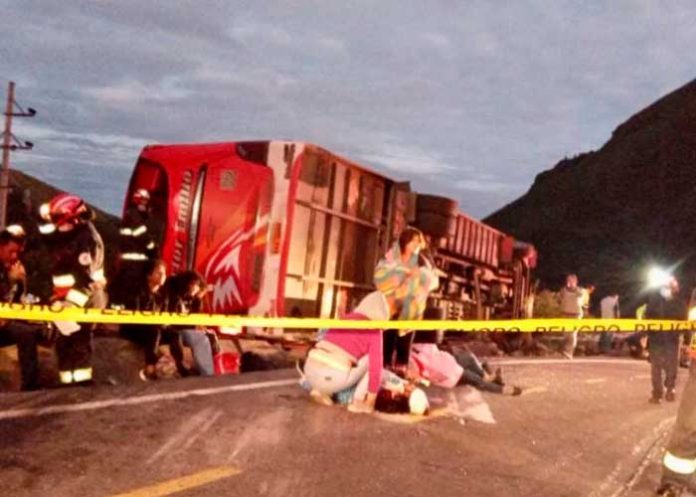 ecuador2 Nueve fallecidos tras vuelvo de bus en la “curva de la muerte” en Ecuador