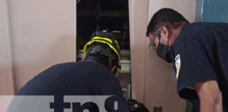 Hombre que quedó sin poder salir de un ascensor en edificio de Managua
