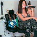 Espectacular outfit compuesto por un body luce Thalia