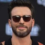 ¡Atención, Shakira! Chris Evans está buscando novia