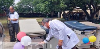 Entrega de camillas ginecológicas por parte del MINSA