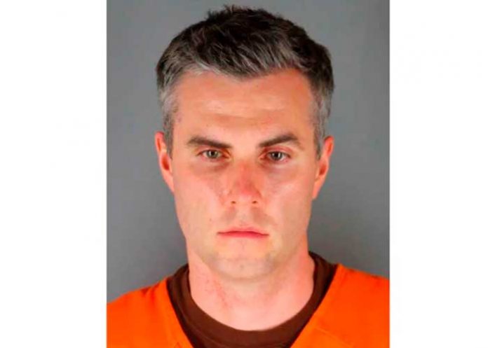 Ridícula sentencia para expolicía implicado en muerte de George Floyd