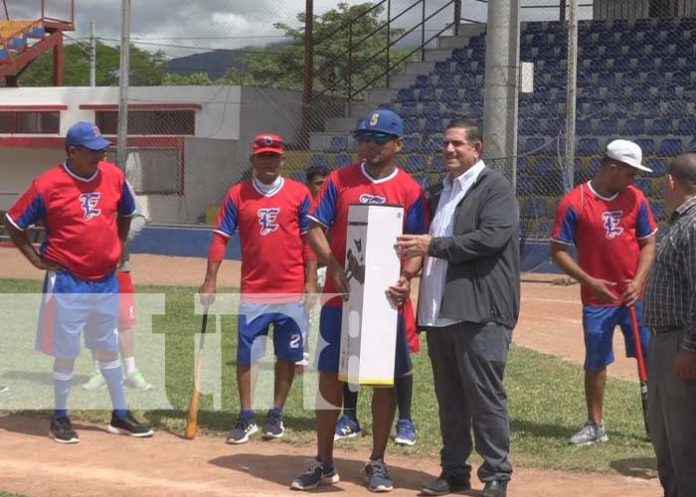 Entregan equipos para gimnasio en estadio Rufo Marín en Estelí