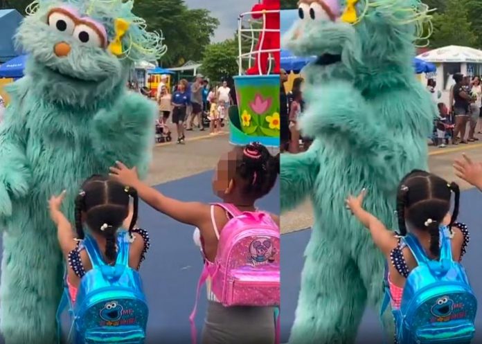 Trabajador de Plaza Sésamo alega 