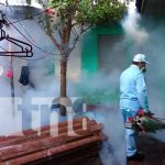 Jornada de fumigación casa a casa en Managua