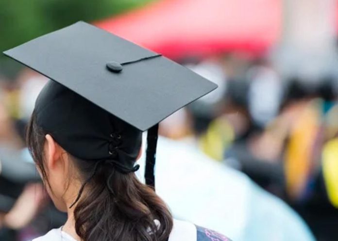 Crueldad a joven en México por no comprar el uniforme