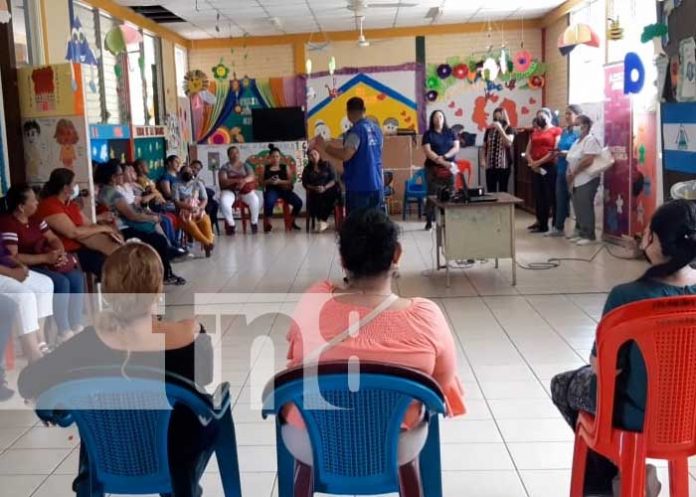 Capacitan a educadoras de CDI en Granada sobre prevención de femicidios