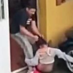 Tremenda golpiza recibe una mujer en Guatemala en plena vía pública