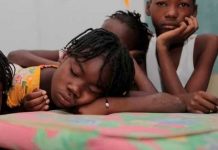 Niños en Haití se refugian en escuelas escapando de la violencia de pandillas Niños en Haití se refugian en escuelas escapando de la violencia de pandillas