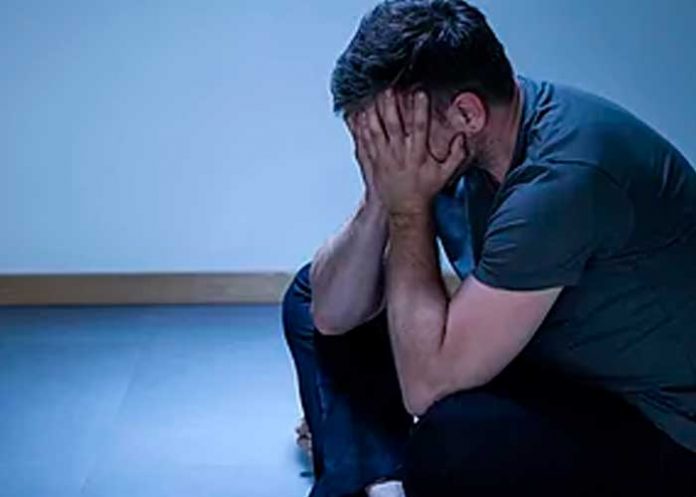 ¡OMG! Atónito quedó un hombre al enterrarse nació con ovarios y útero