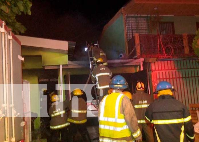 incenido2 ¡Arrasó con todo! Incendio deja en la calle a familia del Monseñor Lezcano