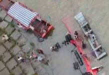 13 personas perdieron la vida al caer un autobús por un puente en la India