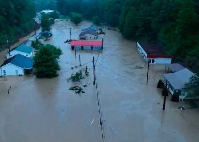 Devastadoras inundaciones cobran la vida de dos personas en Kentucky