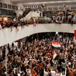 Asaltan el Parlamento de Irak en rechazo al primer ministro Asaltan el Parlamento de Irak en rechazo al primer ministro