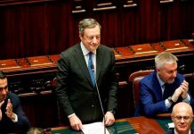 Renuncia el primer ministro de Italia y adelantan las elecciones Renuncia el primer ministro de Italia y adelantan las elecciones