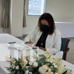 Nicaragua firma libro de condolencias ante asesinato de ex primer ministro de Japón Funcionarios de Nicaragua firman libro de condolencias en embajada de Japón