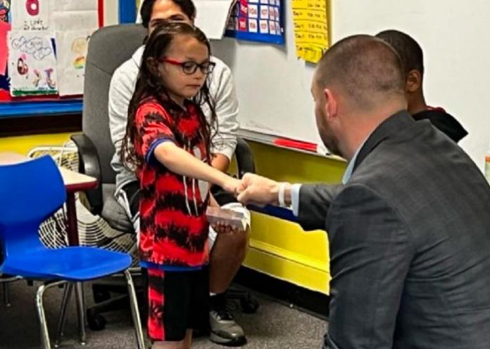 Héroe lo salva de morir ahogado gracias a una serie