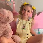 ¡Ver para creer! Mujer de 28 viste como bebé usando pañales y chupones Lucy Anne: La mujer que decidió vestir como bebé