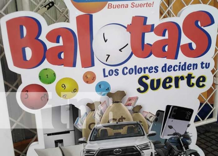 Balotas, de la Lotería Nacional, entrega camioneta