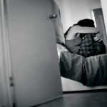 Niña finge su muerte luego que su papá matara a su hermana en EE.UU Niña finge su muerte luego de su papá matara a su hermana en EE.UU