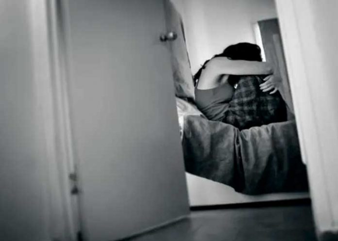 Niña finge su muerte luego de su papá matara a su hermana en EE.UU