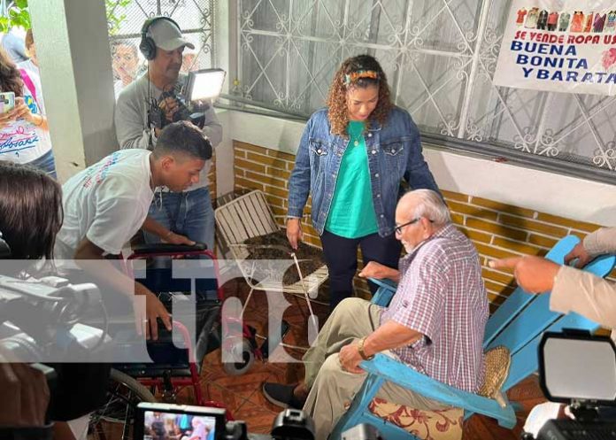 Entrega de medios auxiliares a personas que lo necesitan en Managua