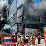 Voraces llamas consumen un lujoso hotel en Miami