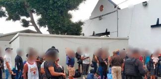 Arrestan a dos "coyotes" con más de 200 migrantes en México