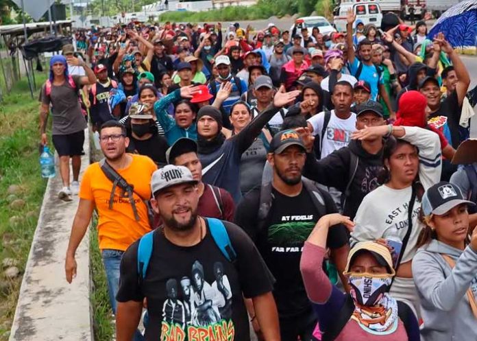 Más de 4 mil migrantes parte del sur de México en una nueva caravana