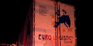 "Coyotes" dejan abandonados a 98 migrantes dentro de un tráiler en México