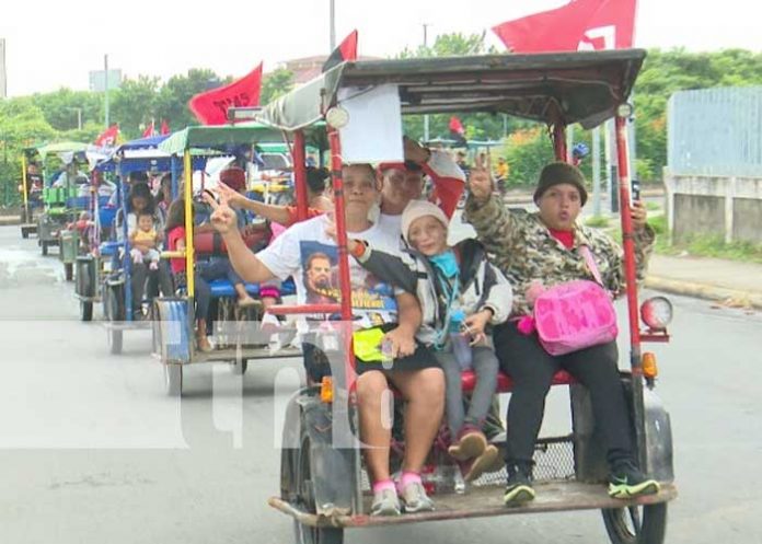 Mototaxis y caponeras en celebración del 43/19 en Managua