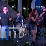 "Llama viva" finalizó presentación interpretando Santana