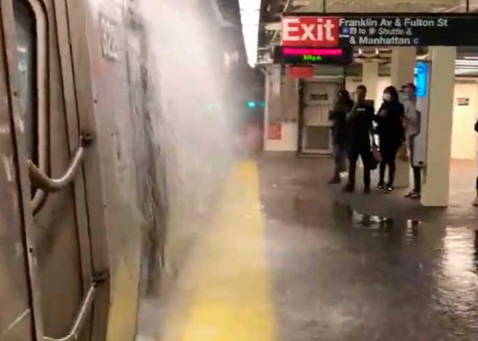 nueva1 ¡Con el agua hasta el cuello! Sorprendentes inundaciones en Nueva York