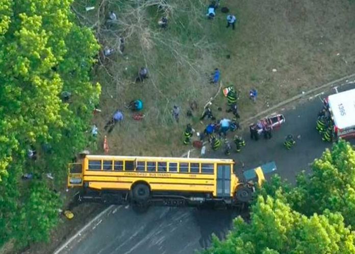 Decenas de heridos deja accidente de un autobús escolar en Nueva York