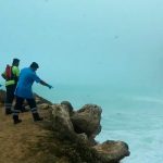 Fuertes corrientes del mar Omán deja 2 muertos y desaparecidos Familia es arrastrada por fuertes corrientes al mar Omán